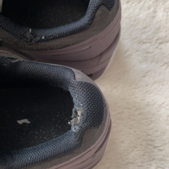 On Cloud Running Shoes - Picture 6 of 8